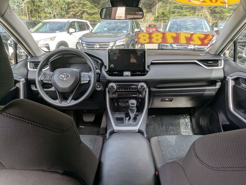 Used 2024 Toyota RAV4 XLE FWD image 26
