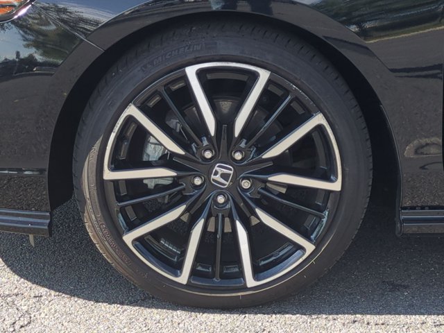 Used 2024 Honda Accord Touring image 9