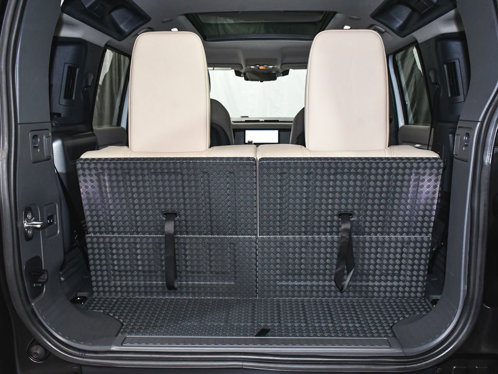 Used 2021 Land Rover Defender 110 SE AWD/4WD image 70