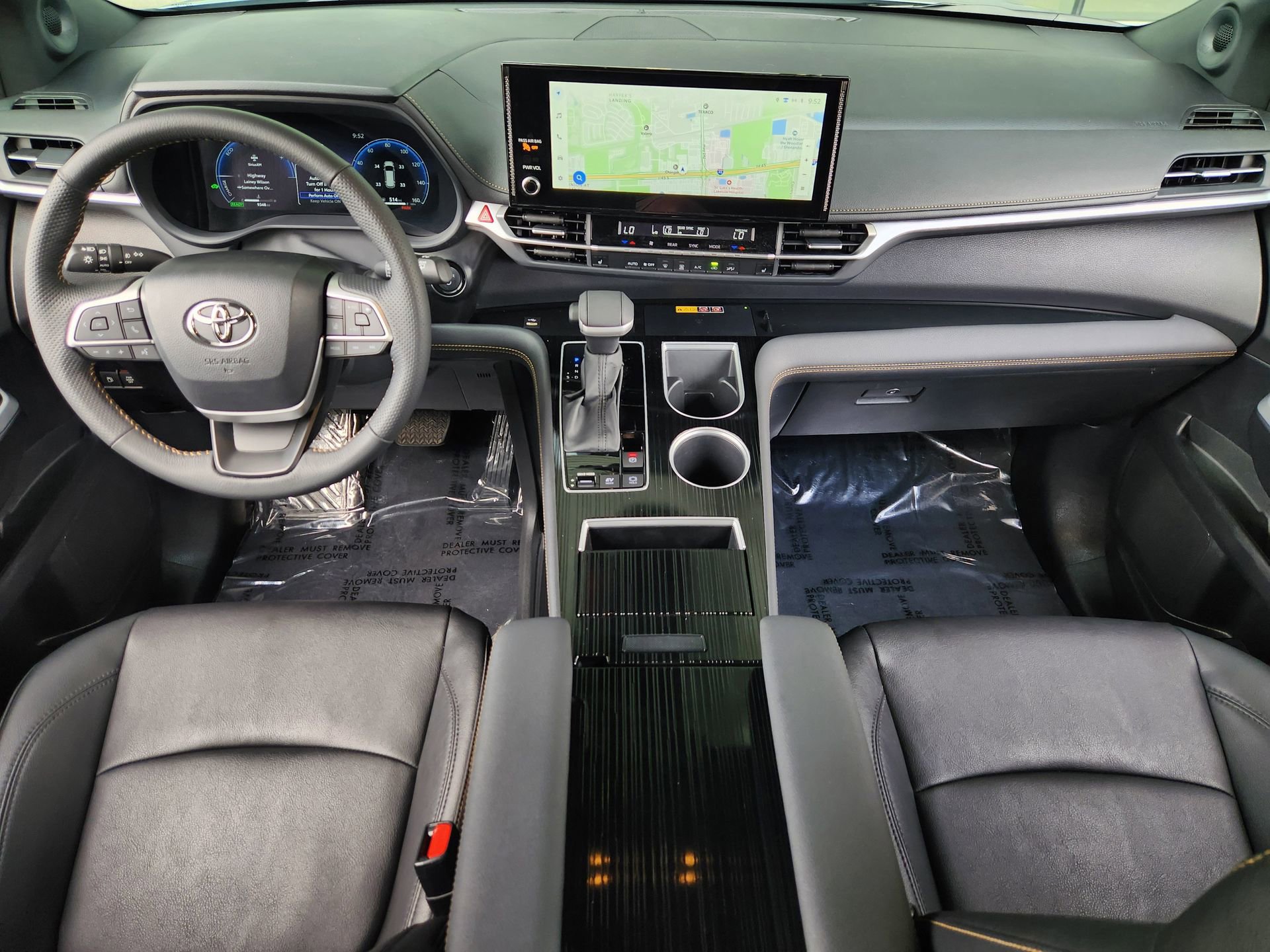 Used 2025 Toyota Sienna XLE Woodland Edition image 2