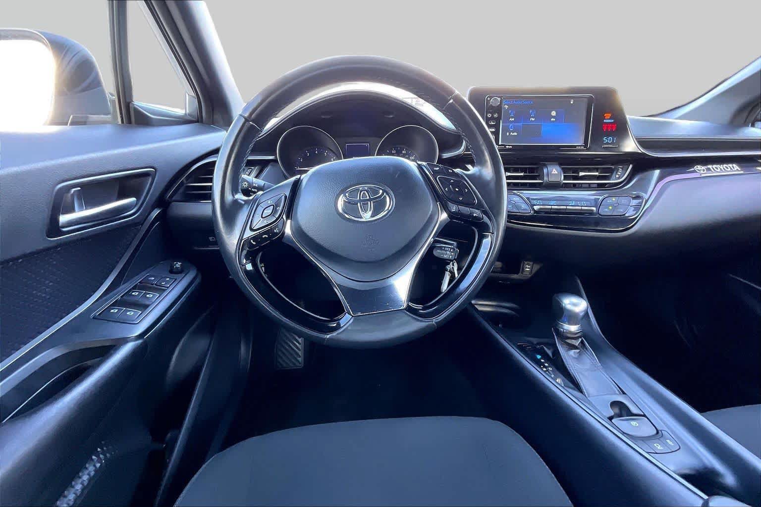 Used 2018 Toyota C-HR XLE FWD image 5