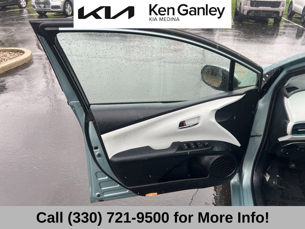 Used 2016 Toyota Prius Four w/ Advanced Technology Package image 25