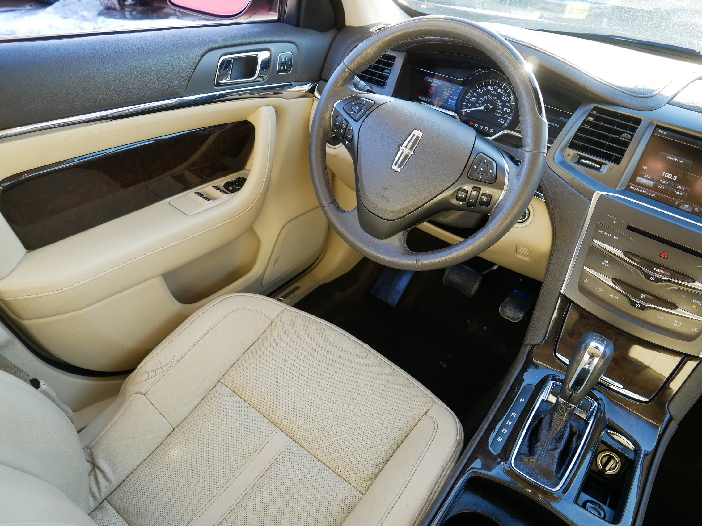 Used 2015 Lincoln MKS w/ Equipment Group 101A image 9