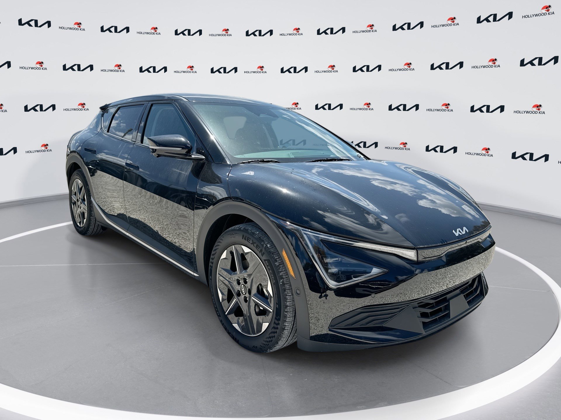 New 2025 Kia EV6 Light w/ Light LR Technology Package