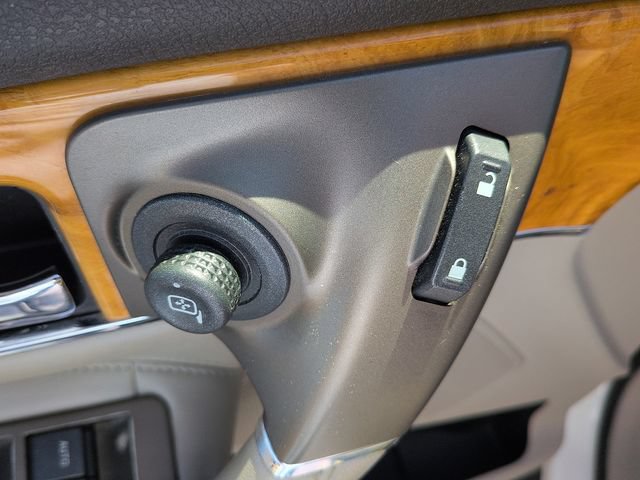 Used 2013 Lincoln MKX FWD w/ Wood Pkg image 18