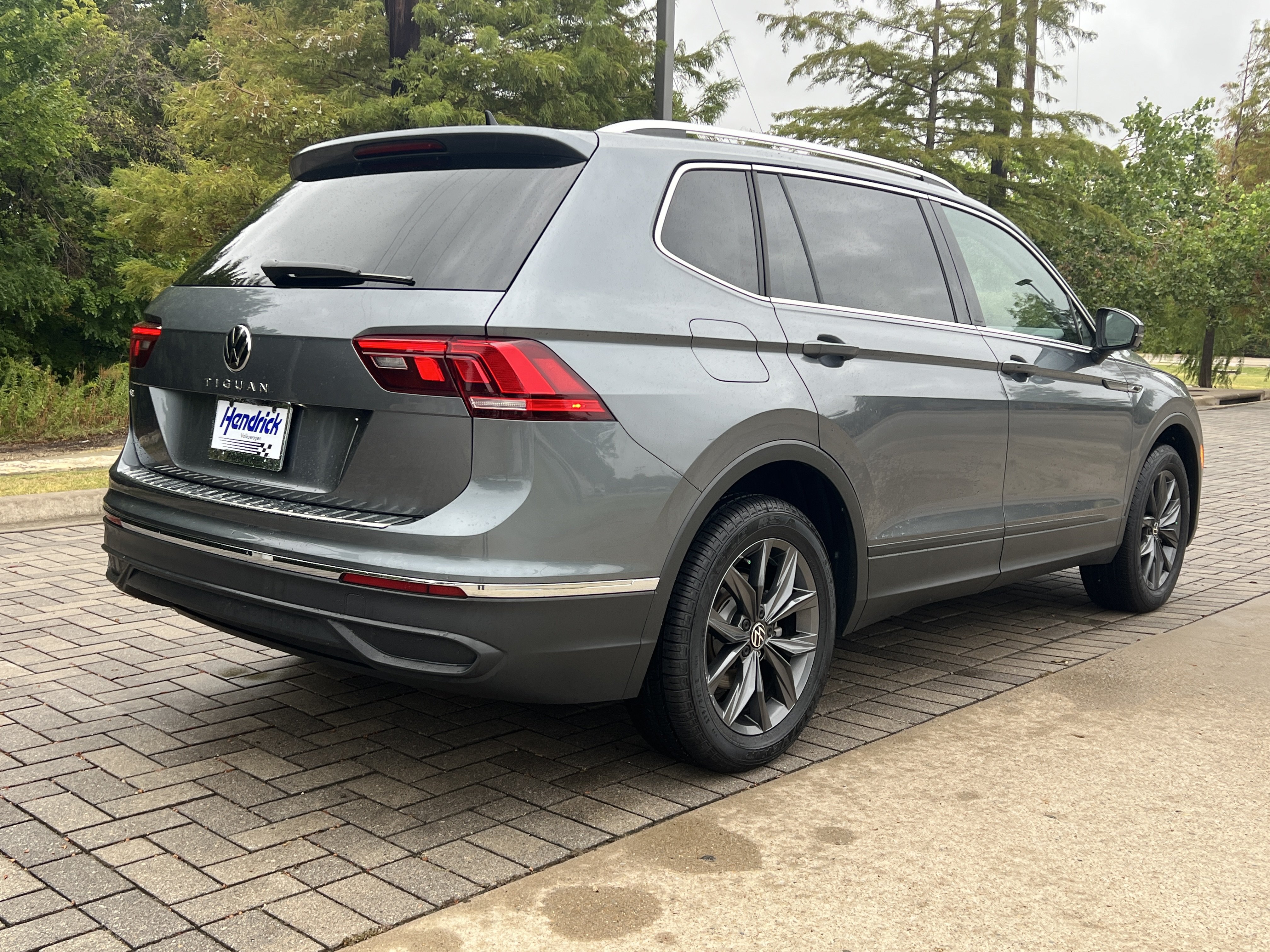Certified 2023 Volkswagen Tiguan SE w/ Panoramic Sunroof Package FWD image 9