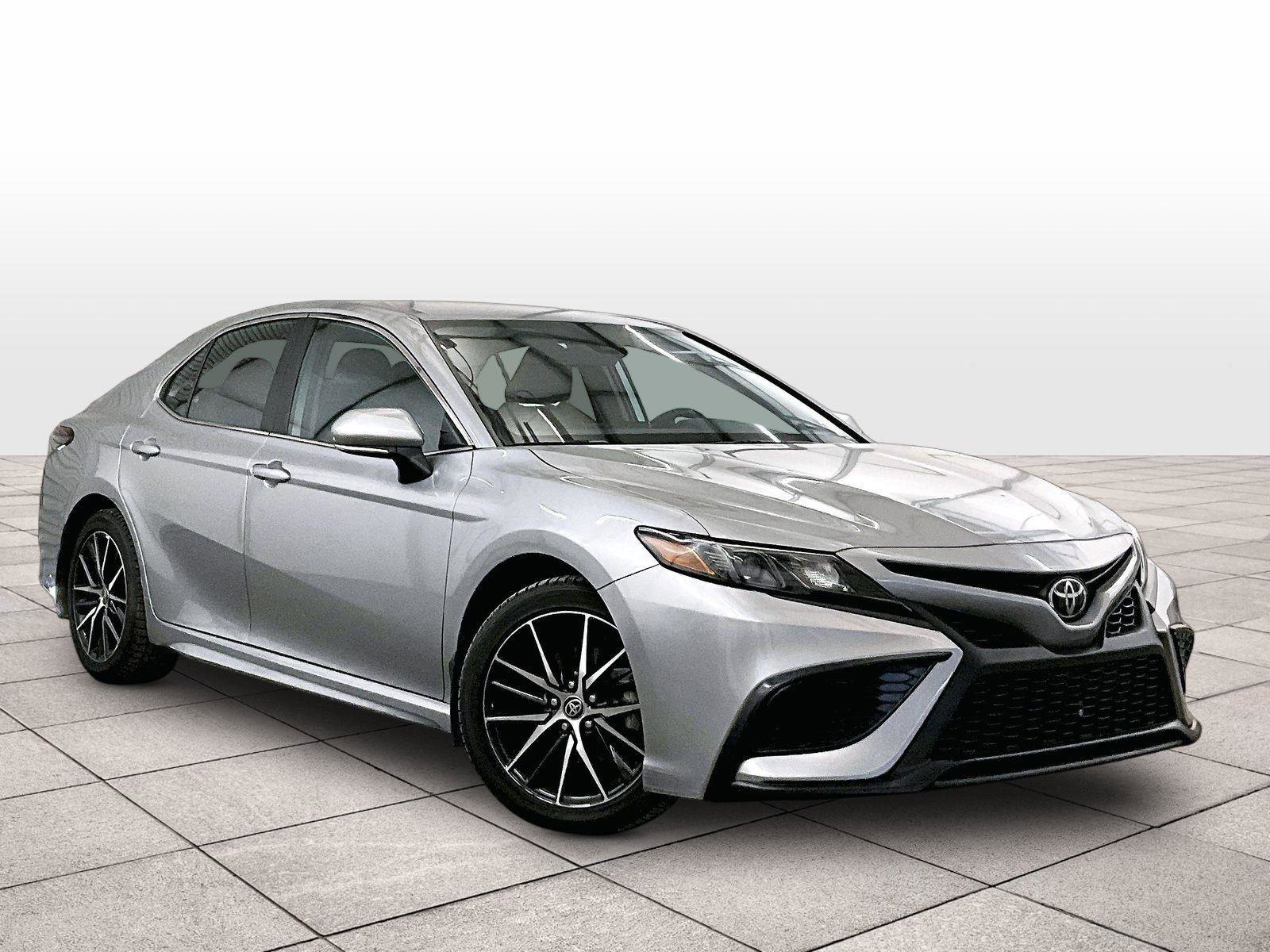 Used 2024 Toyota Camry SE FWD image 2