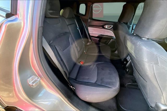 Used 2023 Jeep Compass Sport image 21