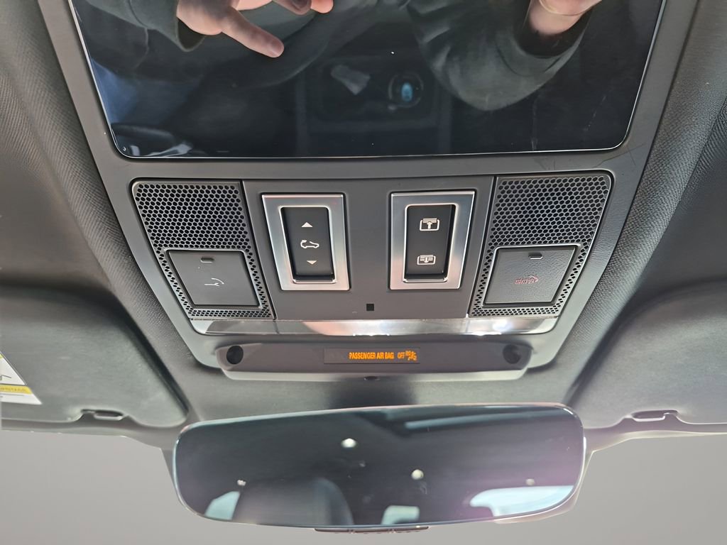 Used 2024 Land Rover Defender 130 X-Dynamic SE image 47