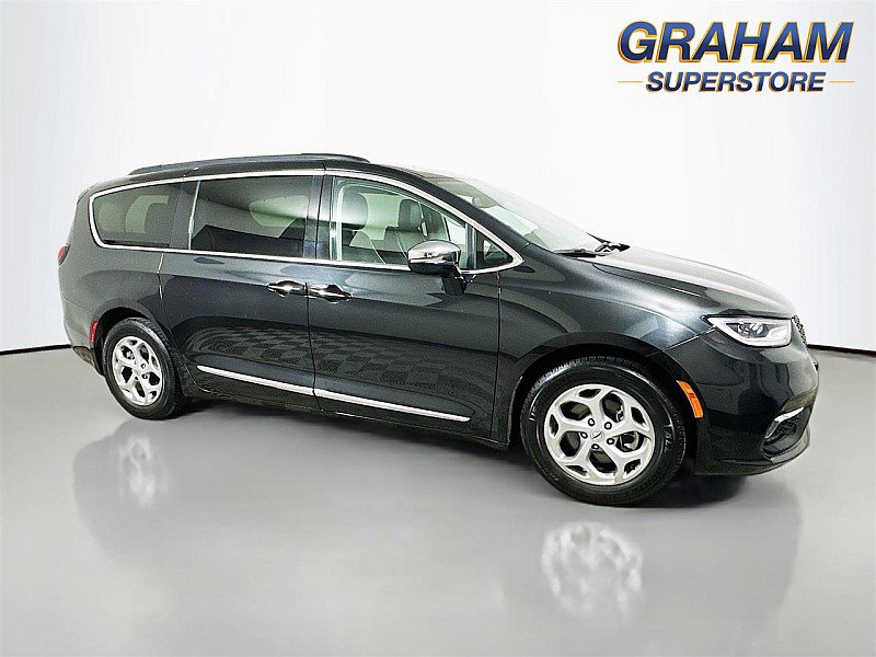 Used 2023 Chrysler Pacifica Limited image 1