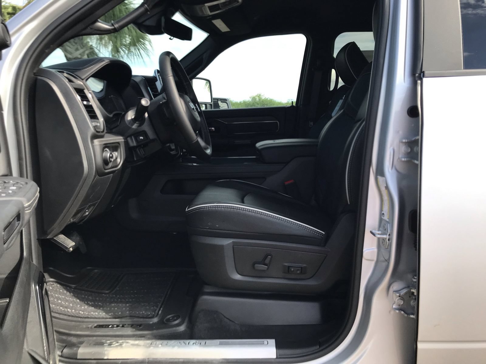 New 2026 RAM 3500 Limited AWD/4WD image 14