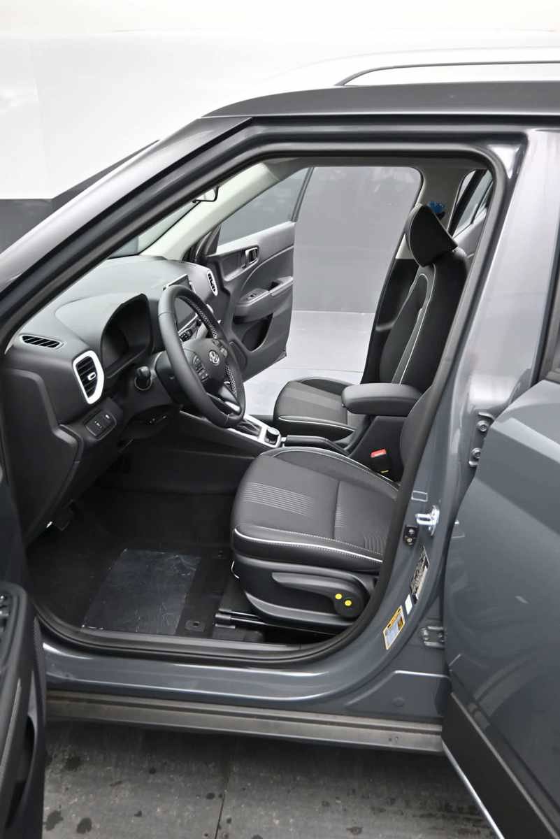 New 2026 Hyundai Venue SEL FWD image 16
