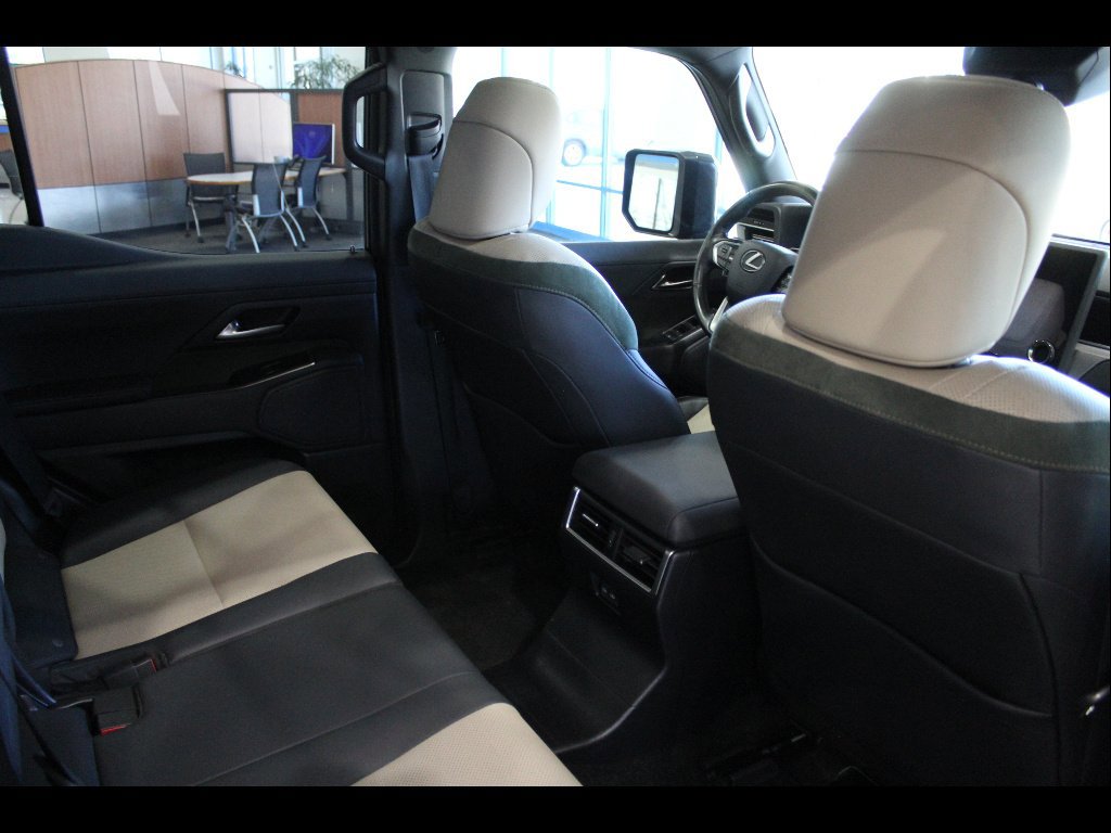 Used 2024 Lexus GX 550 image 19