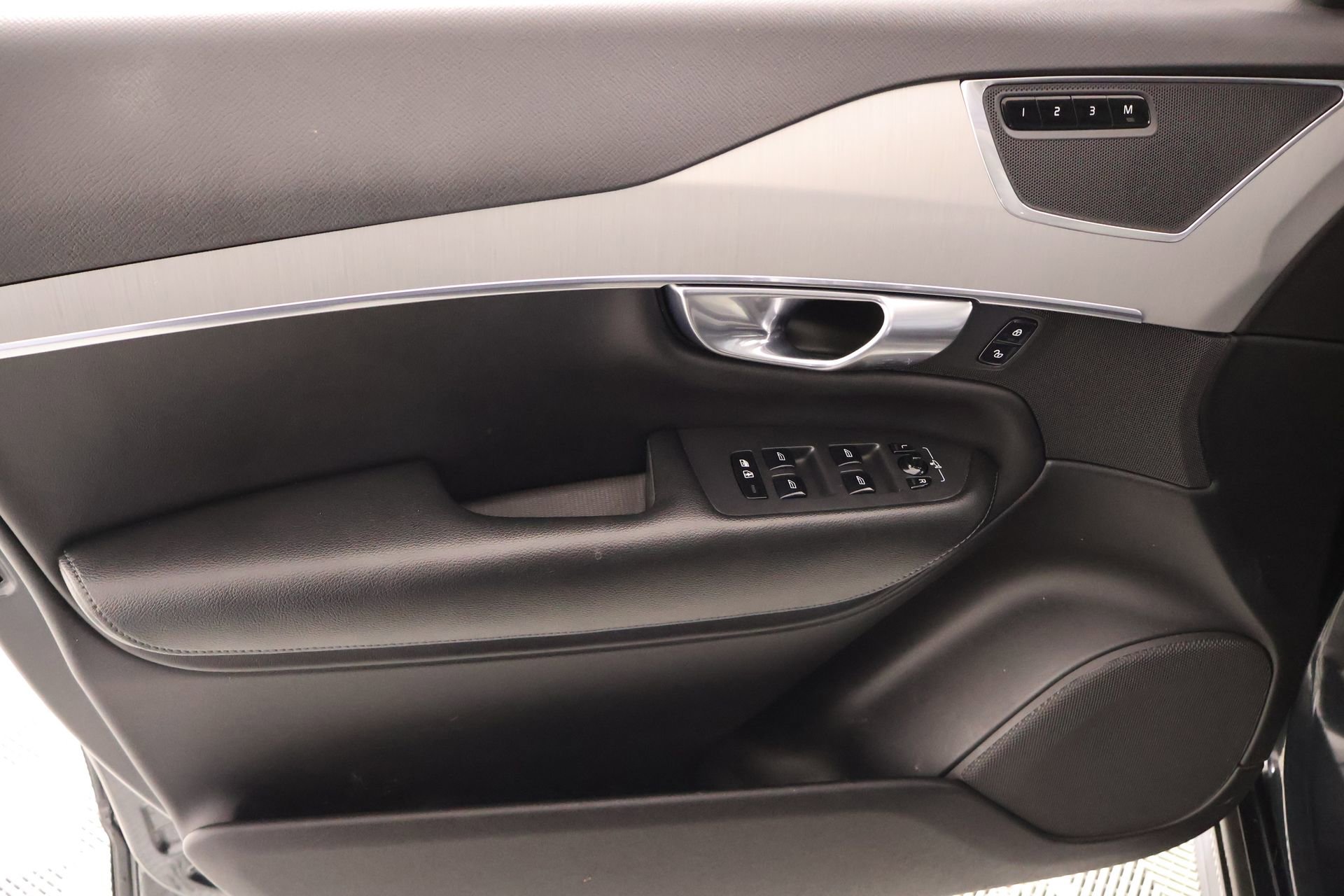 Used 2021 Volvo XC90 T5 Momentum w/ Advanced Package image 18