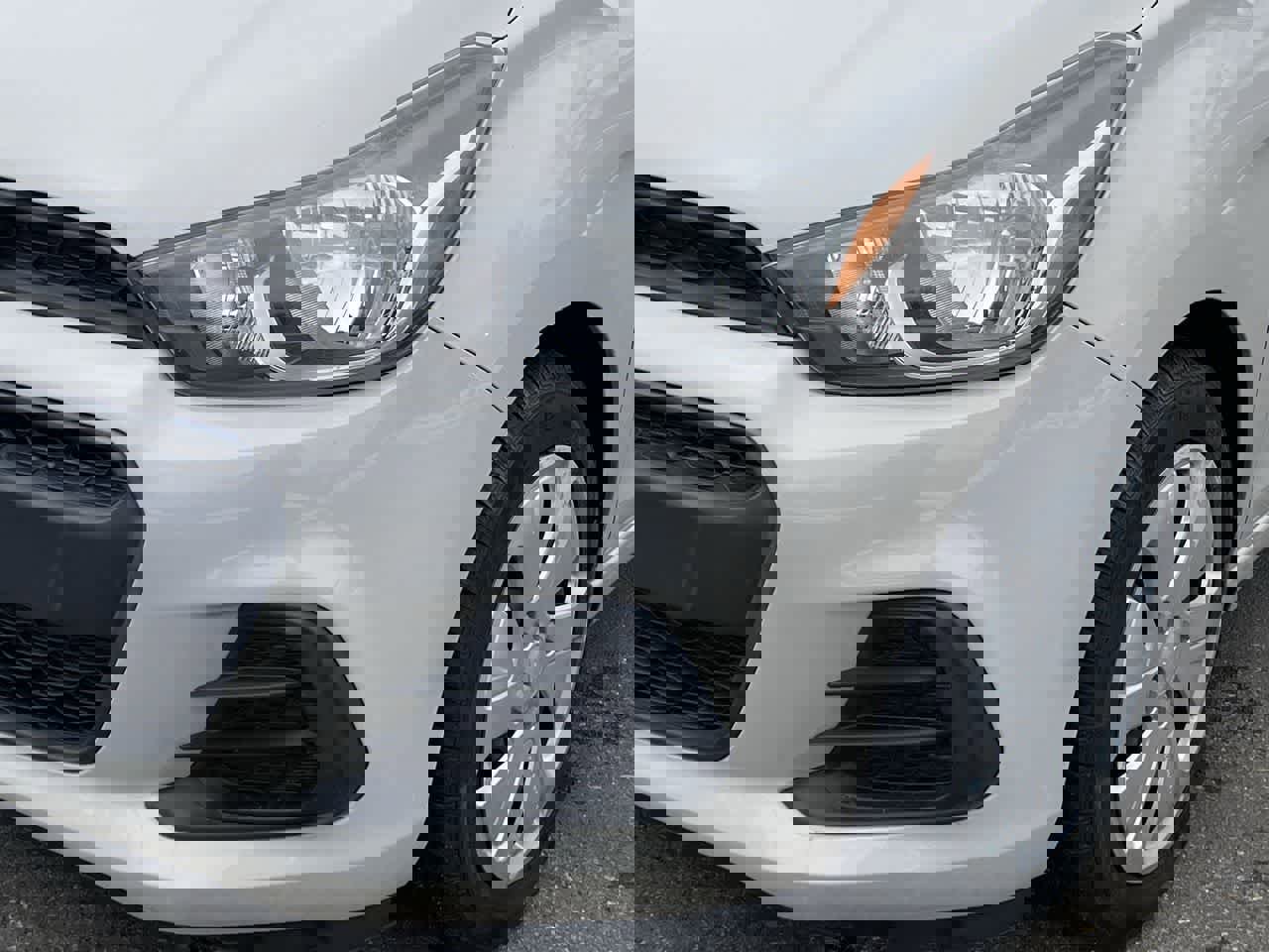 Used 2017 Chevrolet Spark LS image 32