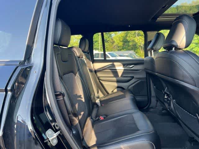 Used 2023 Jeep Grand Cherokee Altitude AWD/4WD image 14
