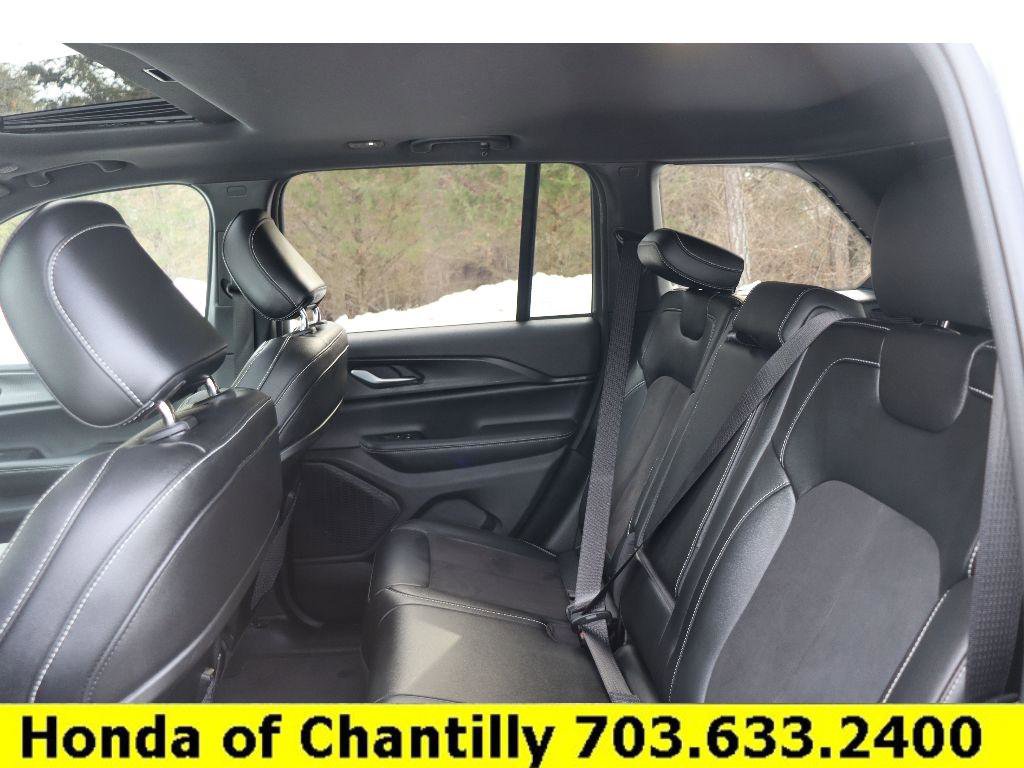 Used 2024 Jeep Grand Cherokee Altitude image 28