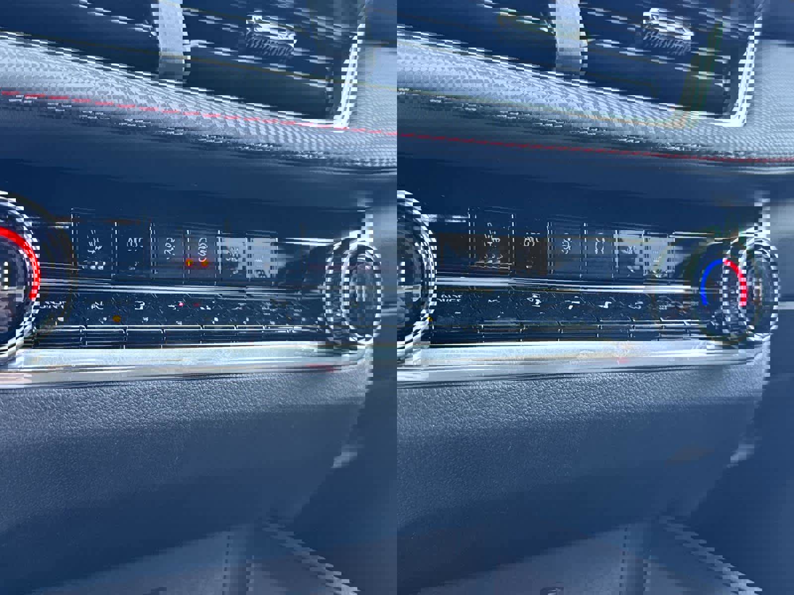 Used 2025 Chevrolet Equinox RS image 19