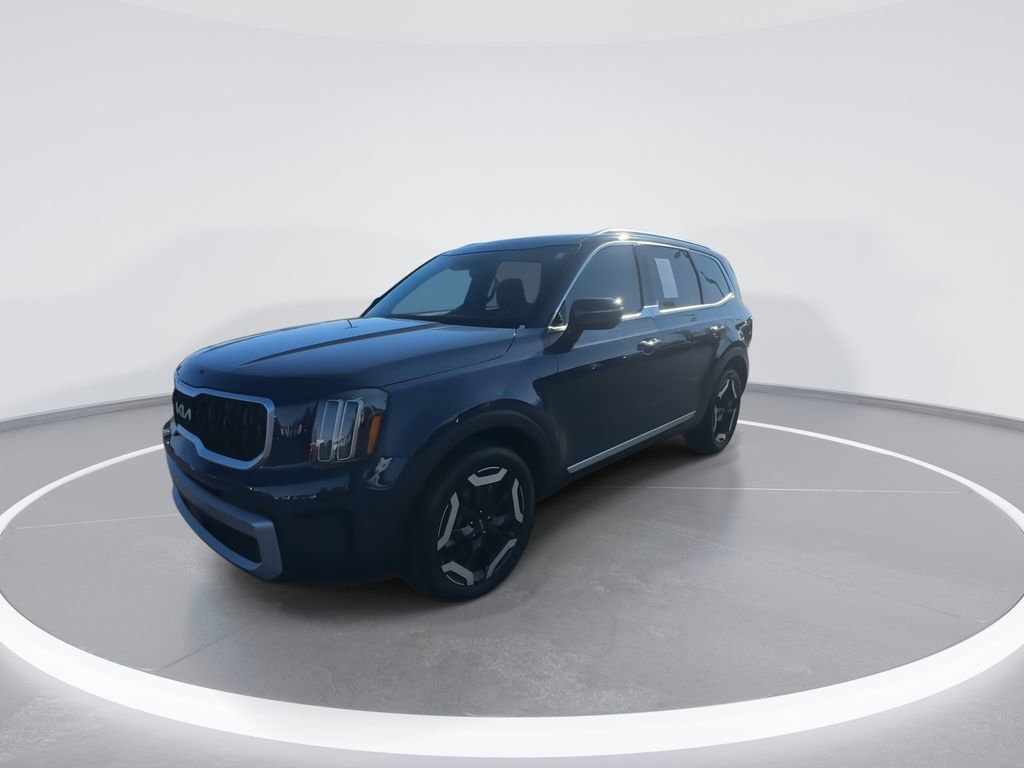Used 2024 Kia Telluride EX w/ EX Captain's Chair Package image 4
