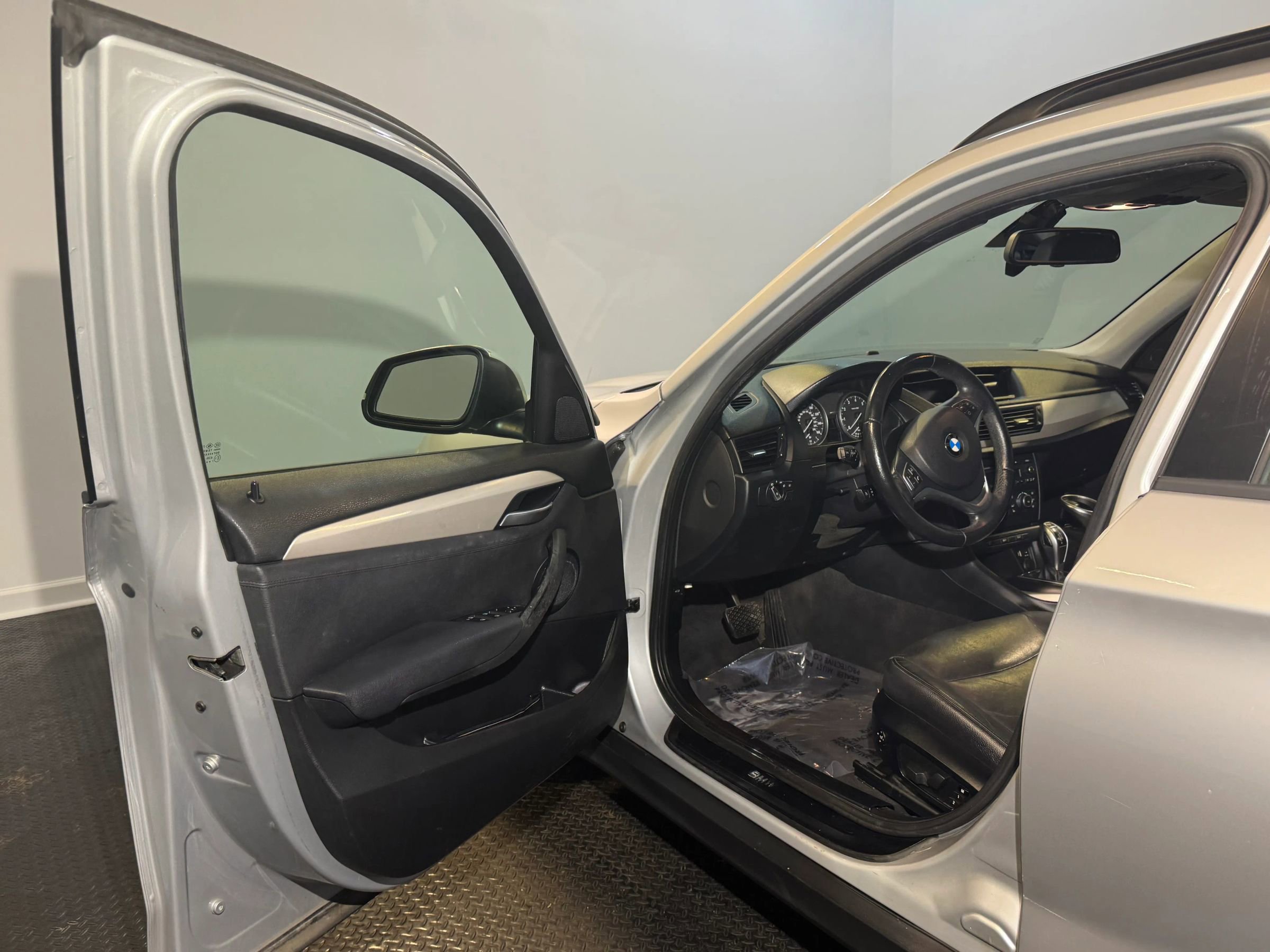 Used 2015 BMW X1 sDrive28i RWD image 9