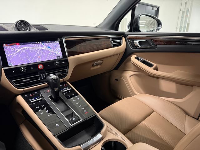 Certified 2023 Porsche Macan AWD/4WD image 15