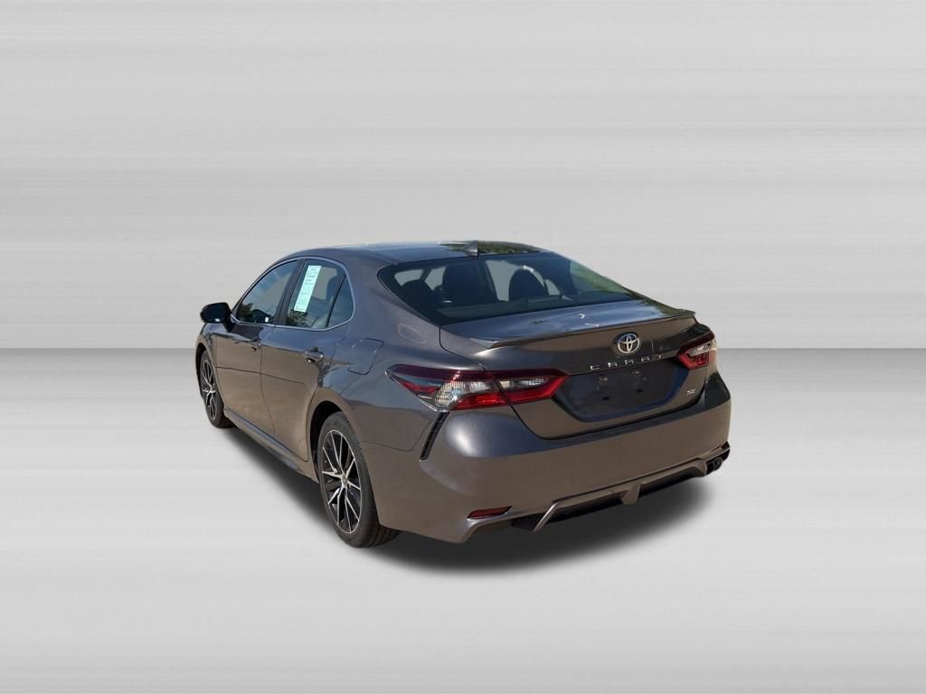 Used 2024 Toyota Camry SE FWD image 5