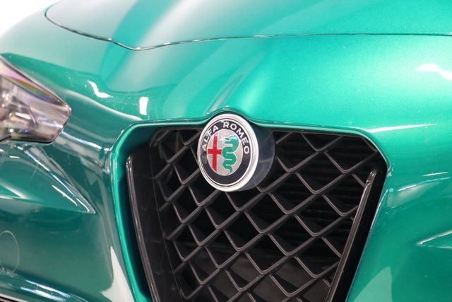 Used 2023 Alfa Romeo Giulia Quadrifoglio RWD image 11