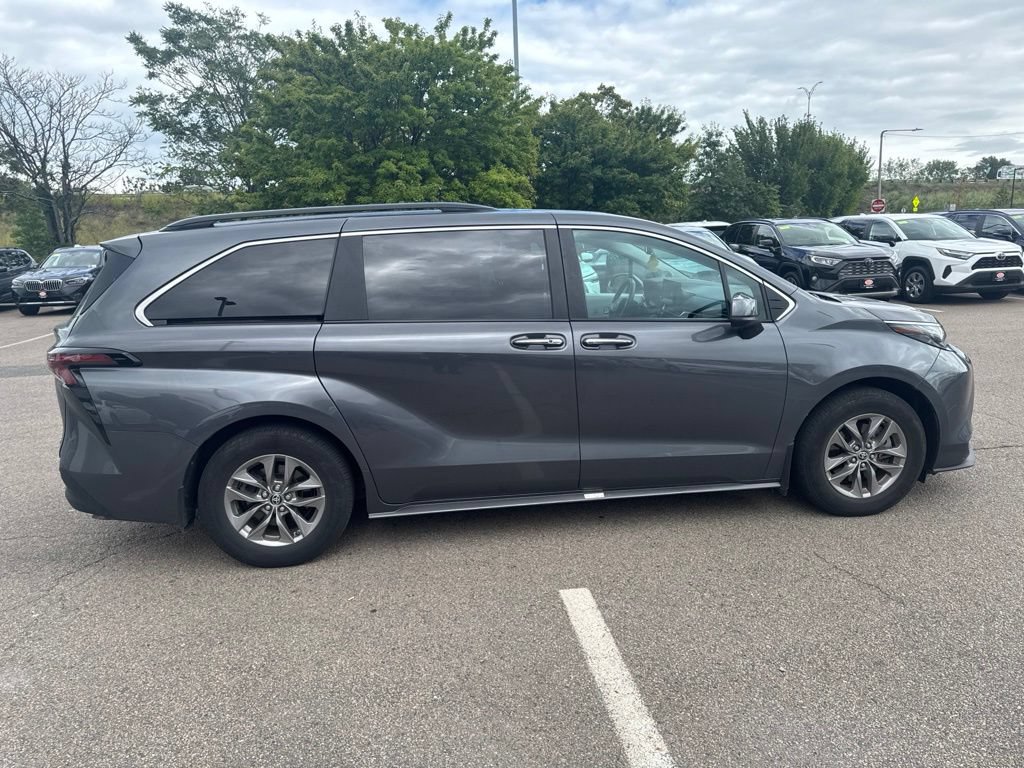 Used 2025 Toyota Sienna XLE w/ XLE Plus Package AWD/4WD image 8
