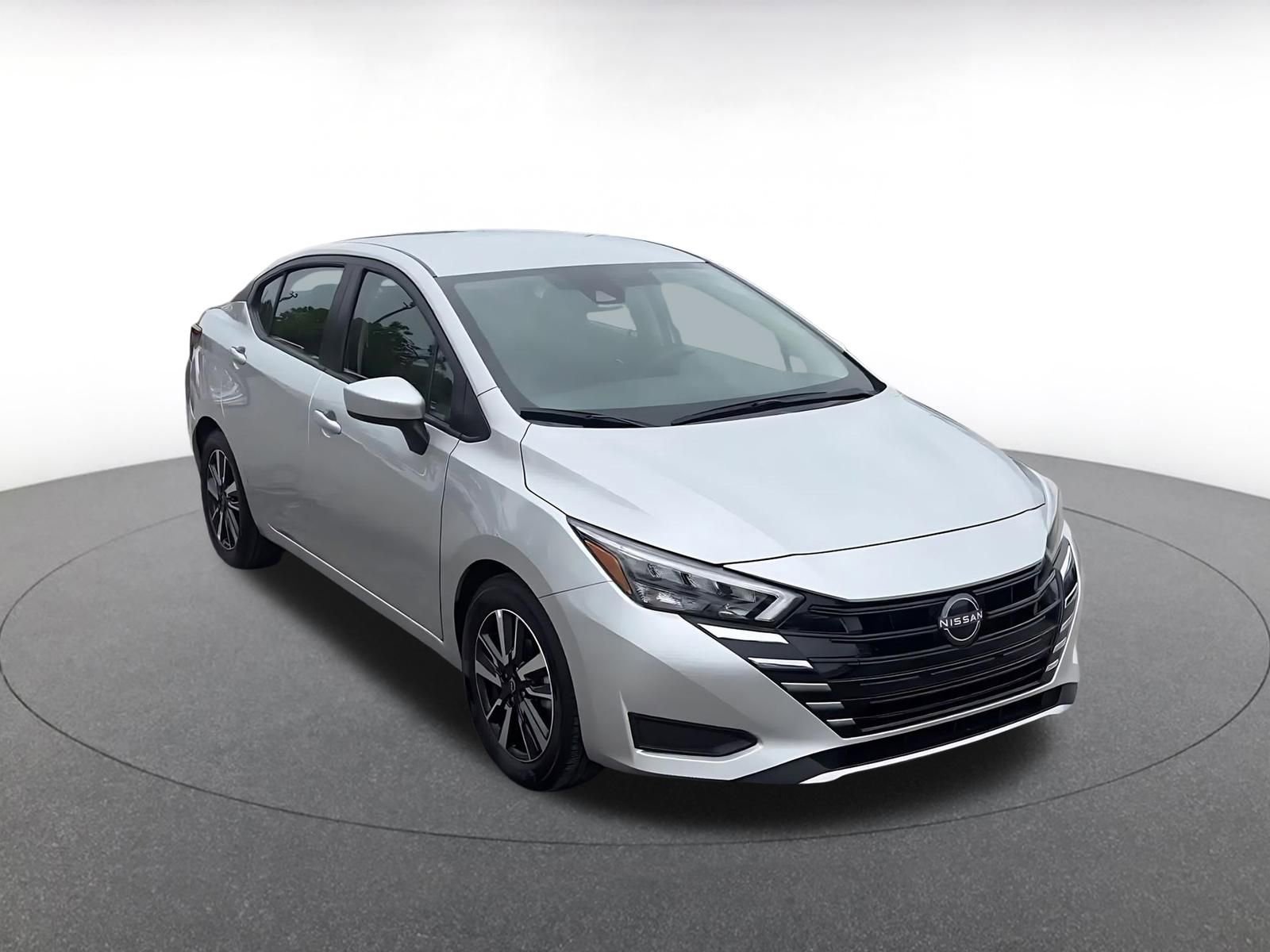 Used 2025 Nissan Versa SV FWD image 3