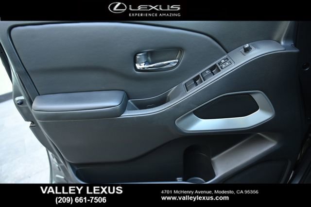 Used 2025 Nissan Frontier SV image 18