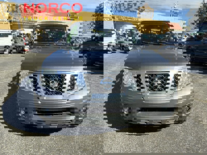 Used 2021 Nissan Frontier SV image 3