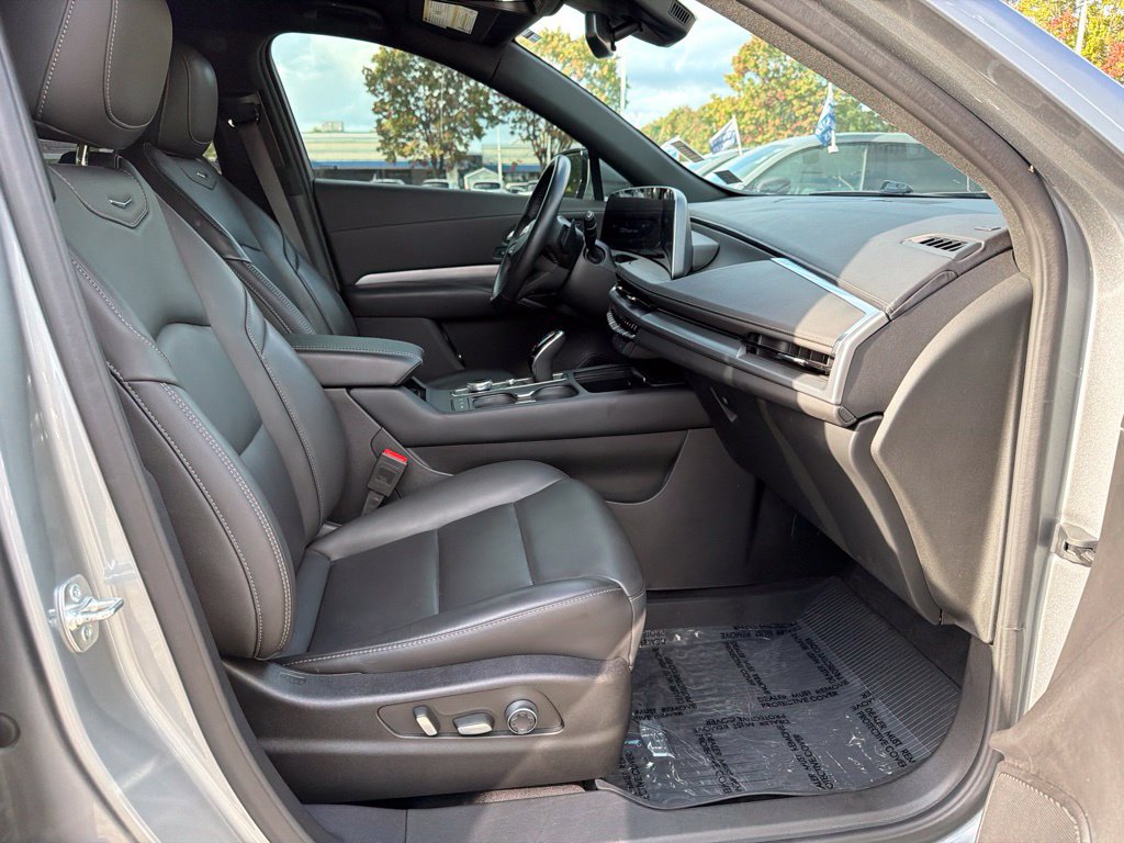 Used 2025 Cadillac XT4 Premium Luxury AWD/4WD image 11
