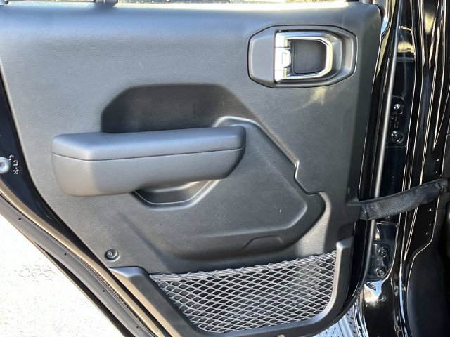 Used 2025 Jeep Gladiator Mojave AWD/4WD image 18