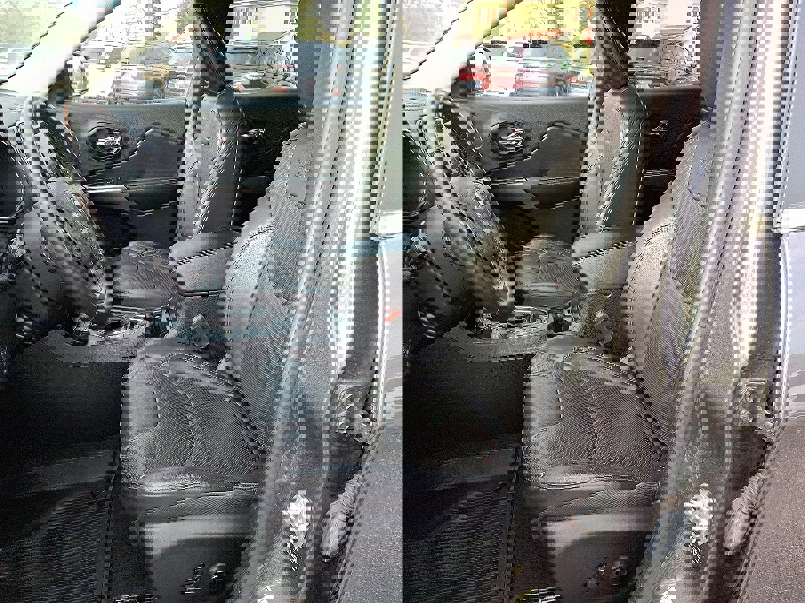 Used 2021 Jeep Cherokee Latitude Lux w/ Comfort/Convenience Group image 13