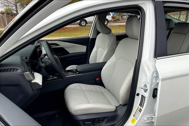 Used 2025 Toyota Camry XLE w/ Premium Plus Package FWD image 25