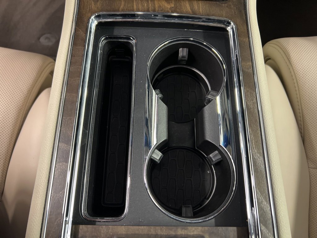 Used 2019 Lincoln Continental Select w/ Continental Climate Package image 15