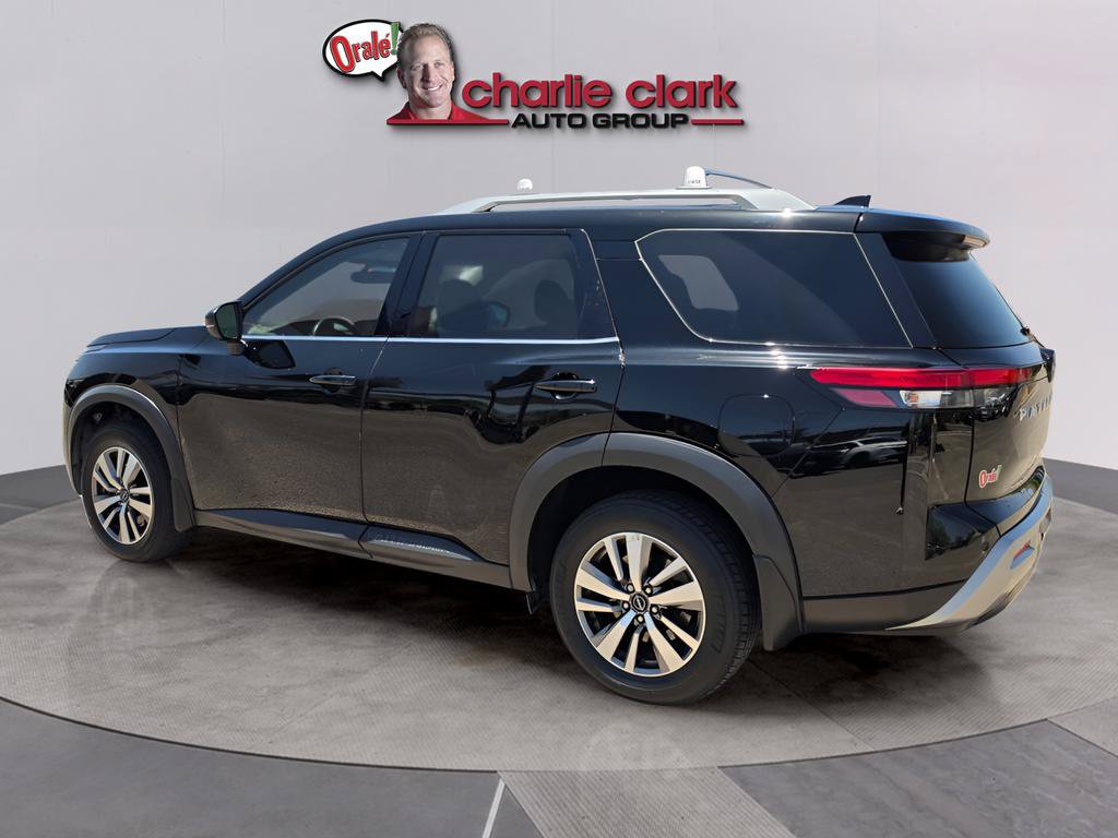Used 2023 Nissan Pathfinder SL FWD image 4