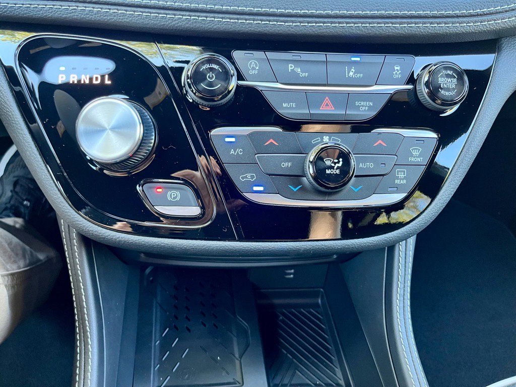 New 2026 Chrysler Pacifica Limited image 31