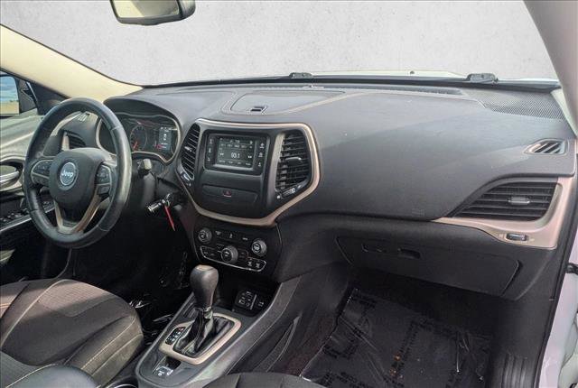 Used 2017 Jeep Cherokee Latitude w/ Comfort & Sound Group image 19