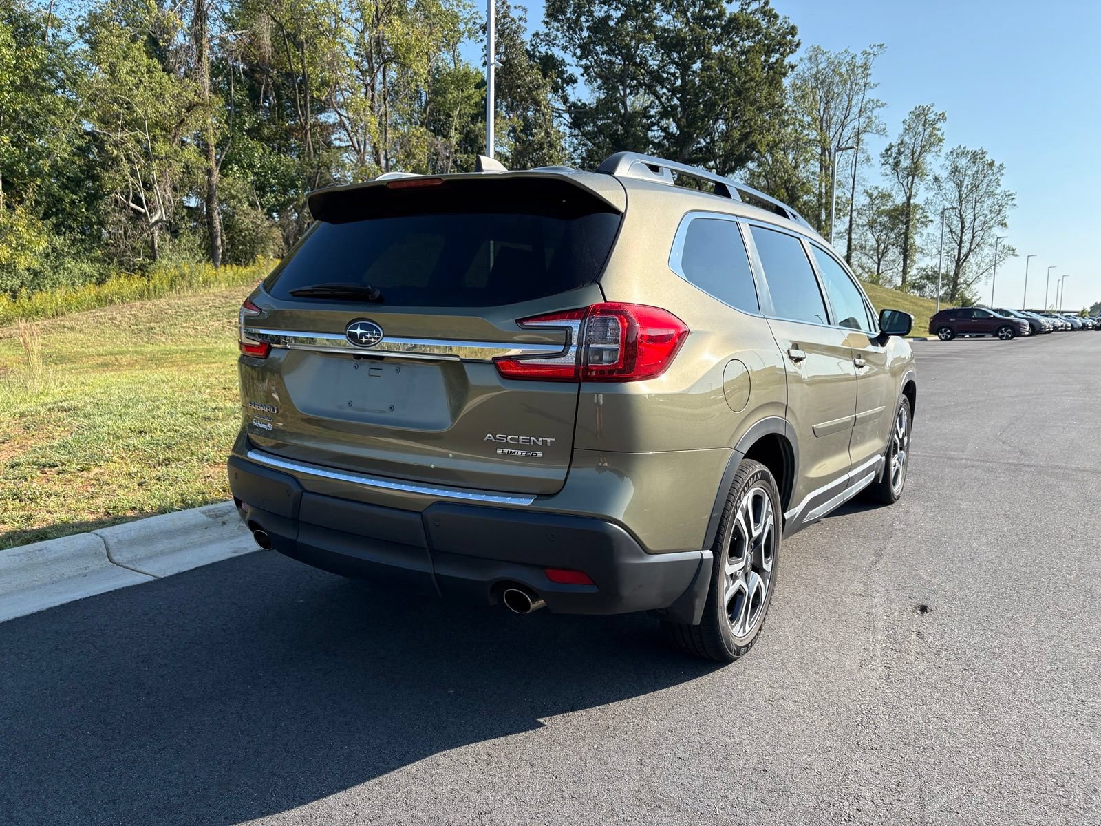 Used 2023 Subaru Ascent Limited AWD/4WD image 9