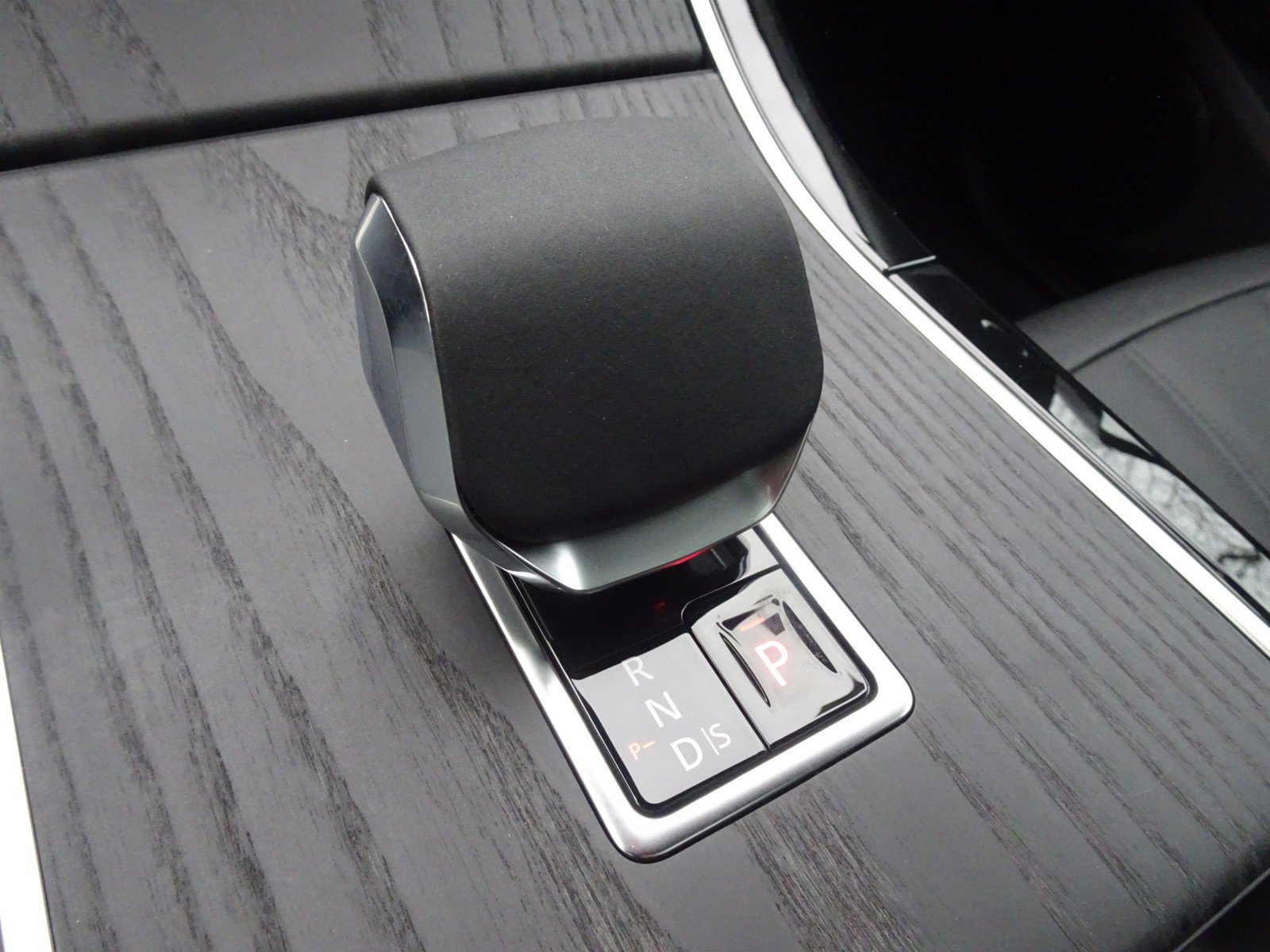 New 2025 Land Rover Range Rover Evoque S image 19