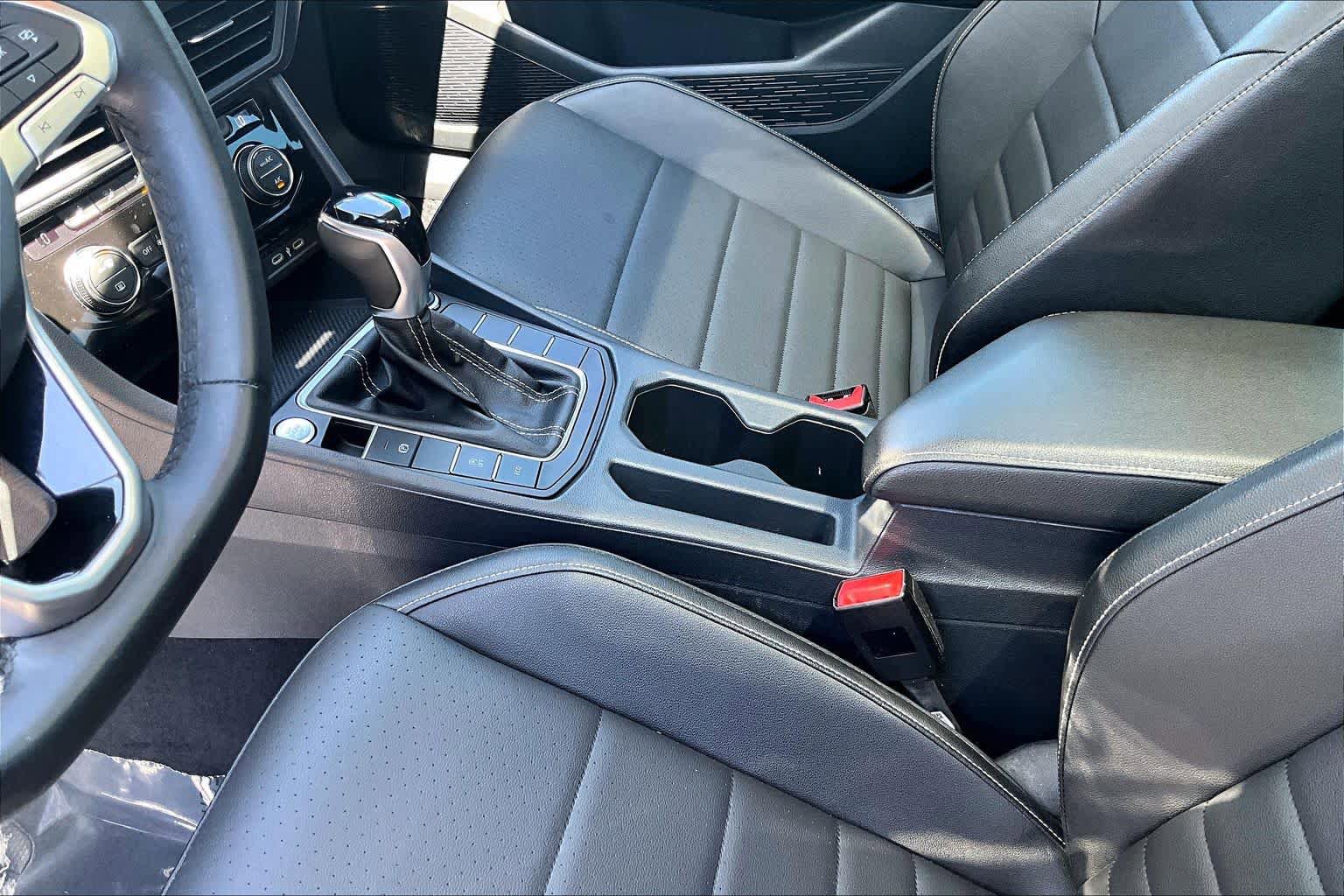 Used 2024 Volkswagen Jetta SE FWD image 17