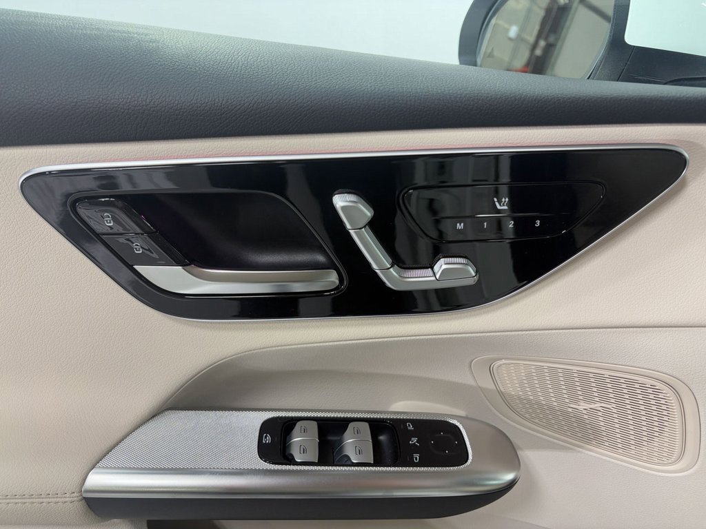 Certified 2025 Mercedes-Benz GLC 300 4MATIC image 6