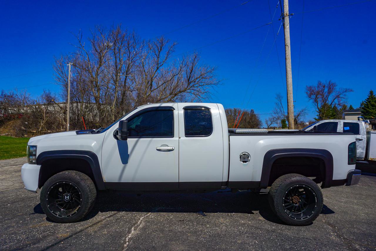 Used 2007 Chevrolet Silverado 2500 LT w/ Suspension Package, Off-Road image 6