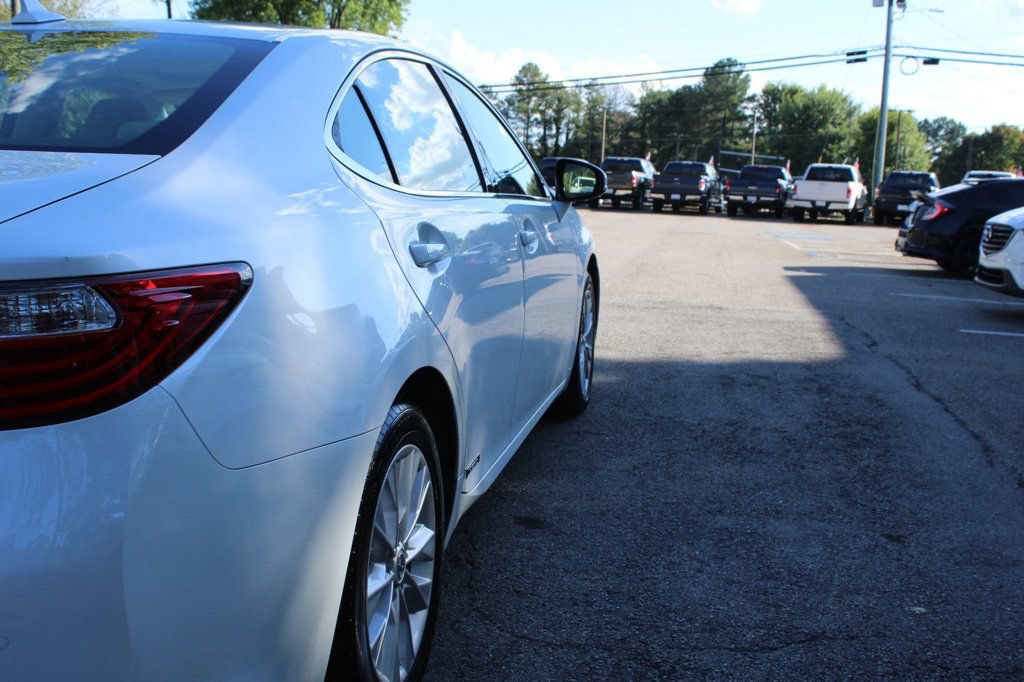 Used 2014 Lexus ES 300h w/ Luxury Package w/Bamboo Trim FWD image 35