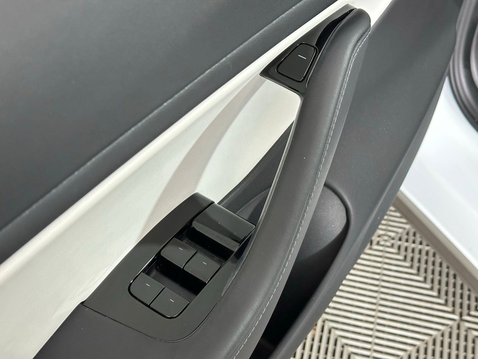 Used 2018 Tesla Model 3 Long Range AWD/4WD image 37