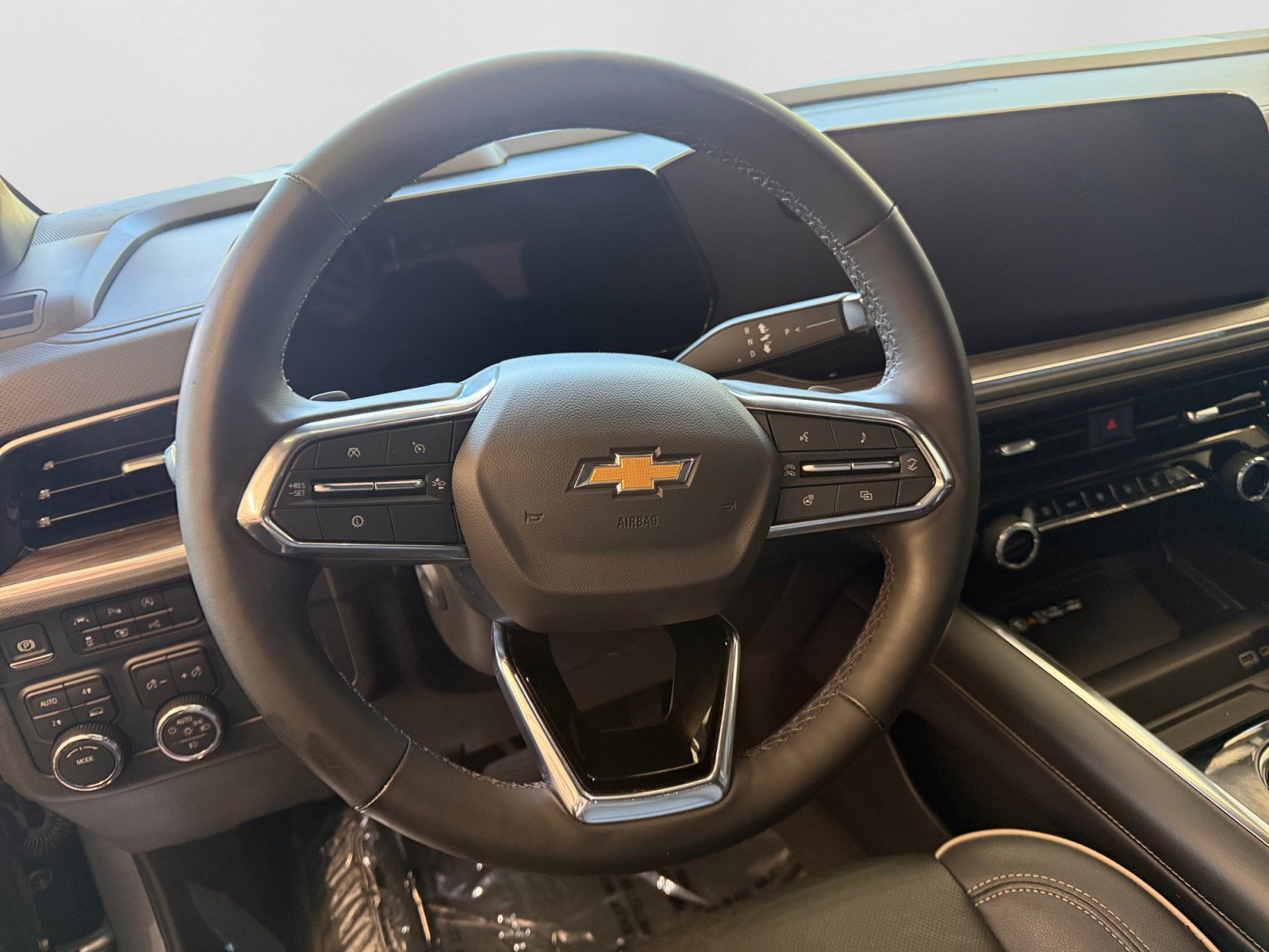 Used 2025 Chevrolet Tahoe Premier AWD/4WD image 23