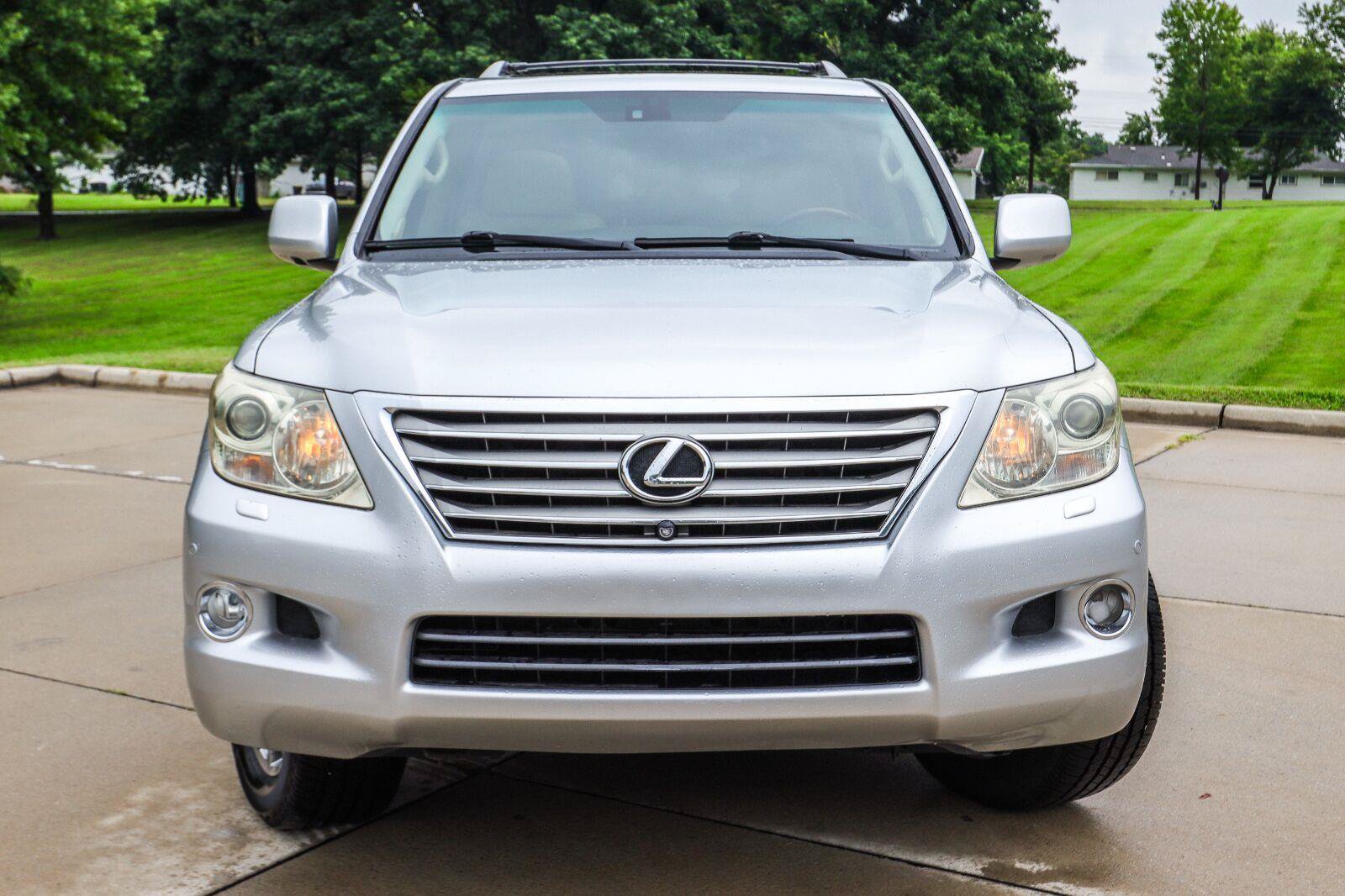 Used 2011 Lexus LX 570 4WD w/ Luxury Pkg image 19