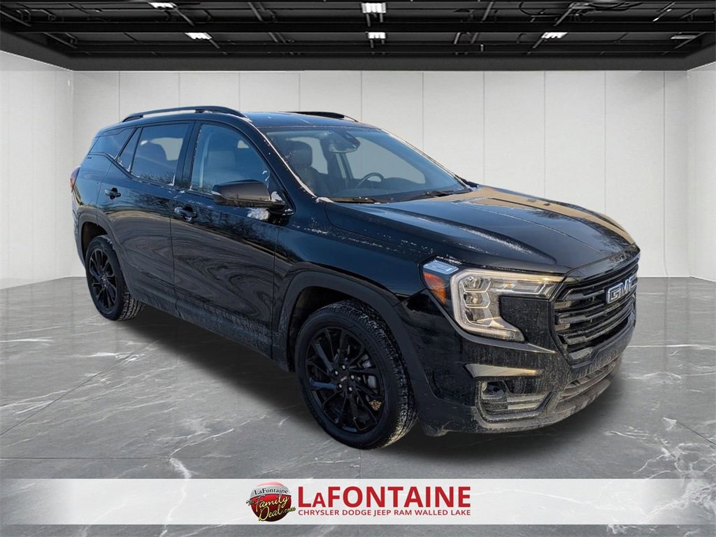 Used 2023 GMC Terrain SLT w/ Elevation Edition image 7