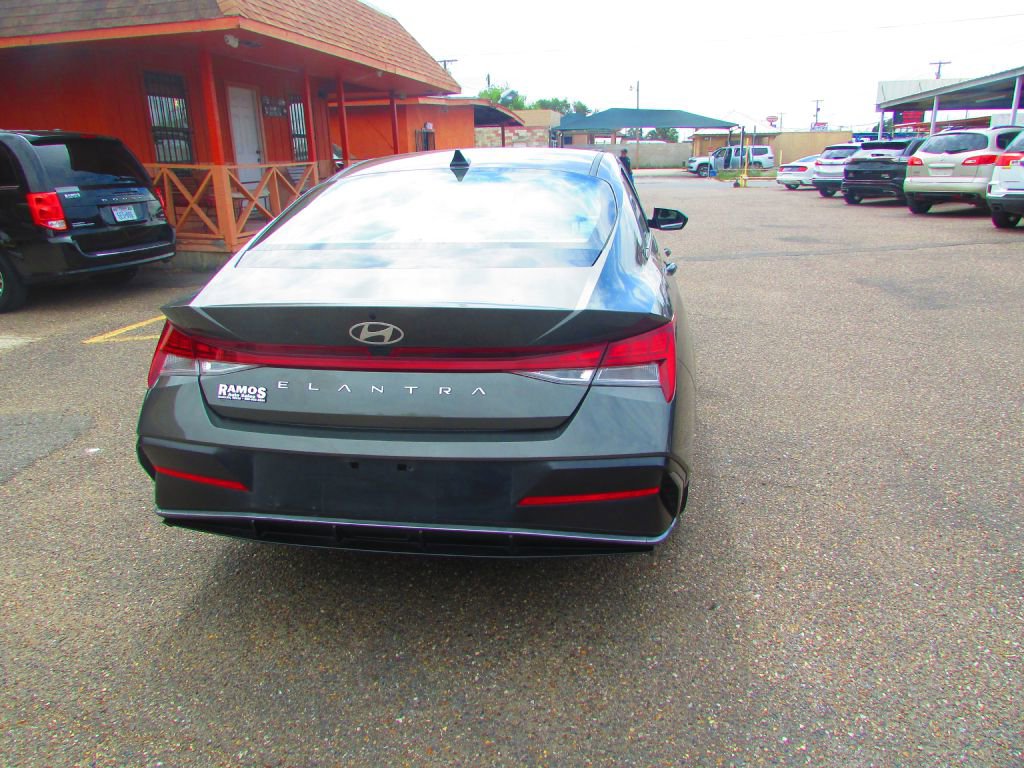 Used 2024 Hyundai Elantra SEL w/ Convenience Package image 7